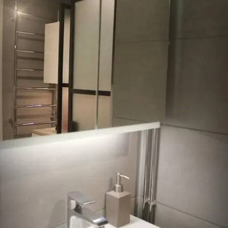 Luksuskolmio Jaervinaekoealalla Appartamento *