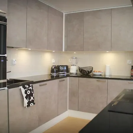 Luksuskolmio Jaervinaekoealalla شقة