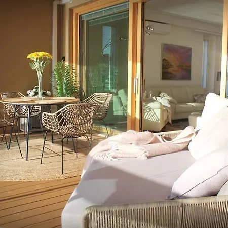 Luksuskolmio Jaervinaekoealalla *