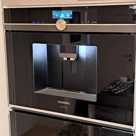 Luksuskolmio Jaervinaekoealalla Appartamento