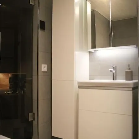Luksuskolmio Jaervinaekoealalla Apartment