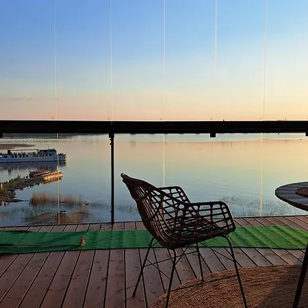 Luksuskolmio Jaervinaekoealalla *