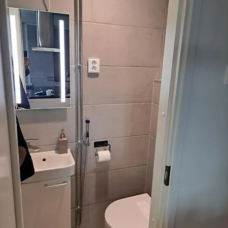 Luksuskolmio Jaervinaekoealalla Appartamento