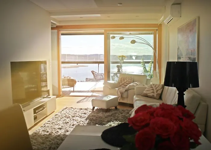 Luksuskolmio Jaervinaekoealalla