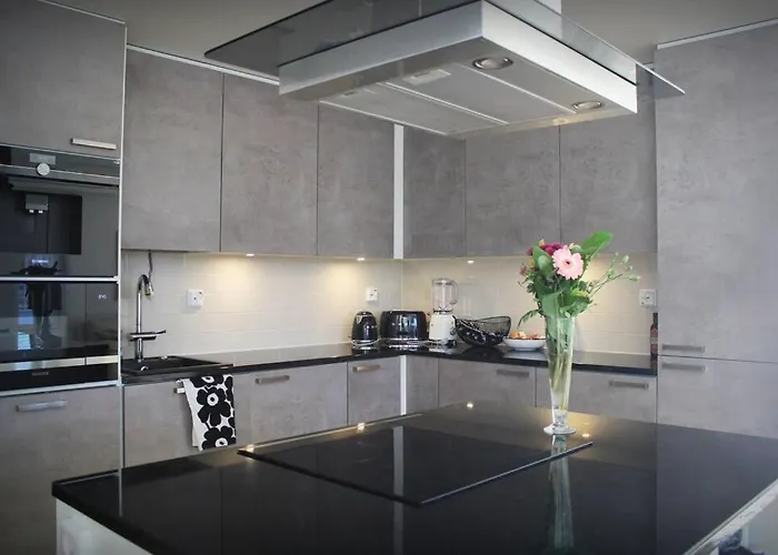 Luksuskolmio Jaervinaekoealalla Lejlighed